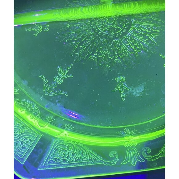 Vtg Uranium Depression Glass Divided Plate Princess Glow 10.25"  Anchor Hocking - Picture 3 of 4
